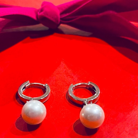 🔥 Price Dropped! ✨ Pearl Dangle Earrings | 925 Sterling Silver ✨ - Picture 2 of 5